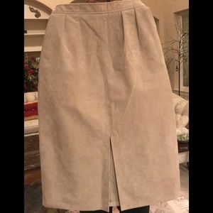 Light tan ultrasuede skirt with 2 pockets